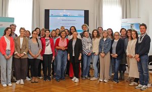 Zahlreiche Mitglieder des Klagenfurter Familienforums sind zu dem Netzwerktreffen im Rathaus erschienen. Foto: SK/Glinik