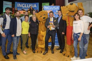 INCLUSIA: SchülerInnen knüpfen Freundschaften. Foto: StadtKommunikation/Hude