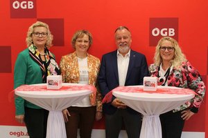 v.l.n.r. FCG Frauenvorsitzende Isabella Zeiringer, FSG Frauenvorsitzende Silvia Igumnov, ÖGB Landesvorsitzender Hermann Lipitsch und ÖGB Landesfrauenvorsitzende Waltraud Rohrer. Foto: ÖGB Kärnten