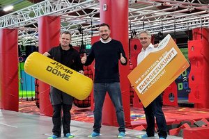 Josef Schurian (Elektro-Technik Schurian), Manuel Fritz (JUMP DOME, GF), DI Heinz Koch (Stadtwerke Klagenfurt/Fernwärme). Foto: Mein Klagenfurt