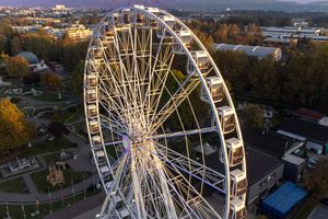 Am Sonntag können Taferlklassler zwischen 9.30 Uhr und 10.30 Uhr gratis mit dem Riesenrad fahren. Foto: StadtKommunikation/Wiedergut