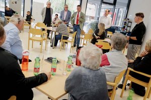 Im Mehrzwecksaal Fischl standen Politik und Verwaltung den Bürgerinnen und Bürgern für Fragen und Anliegen zur Verfügung. Foto: StadtKommunikation / Wajand