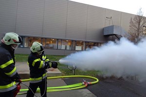 Fahrzeugbrand in Tiefgarage: Betriebsfeuerwehr im Klinikum Klagenfurt übt den Ernstfall. Foto: Betriebsfeuerwehr im Klinikum Klagenfurt