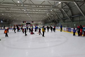 Gratis Eislaufzeiten in Ferlacher HTC-Eishalle. Foto: Robert Poscheschnig