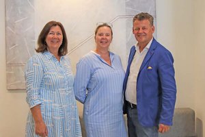 Tierschutzreferent Bürgermeister Christian Scheider wünscht der neuen Präsidentin des TiKo Dr. Anna Offner (Mitte) gemeinsam mit Mag. Marita Pontasch, Geschäftsführung des TierschutzKompetenzzentrums Kärnten, viel Erfolg. Foto: StadtKommunikation / Tilli