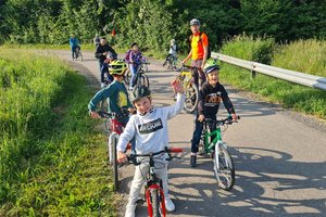 Die Kinder waren begeistert und mit  Eifer dabei, beim Probelauf des Bicibus in Köttmannsdorf. Foto: Tobias Köstl