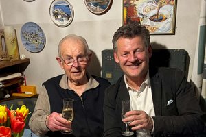 Bürgermeister Christian Scheider gratulierte dem 101-jährigen Jubilar  Hubert Pippan und wünschte alles Gute sowie viel Gesundheit für das kommende Lebensjahr. Foto: Büro Bürgermeister 