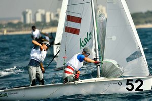 Seglerin Rosa Donner schöpft bei WM in Israel aus dem Vollen. Foto: Amit Shisel / Int. 470 Class, kk