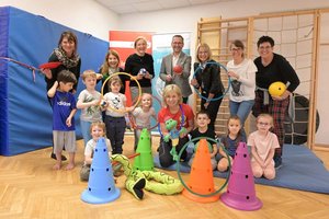 Gütesiegel „Gesunder Kindergarten“: Bewegungsspaß mit „Hopsi Hopper“. Foto: StadtKommunikation/Hronek