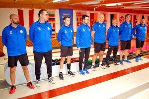 KSK Klagenfurt-Magdalensberg bei der Begrüßung. Von links: Roman Leitner, Werner Rössler, Rafael Waldhauser, Martin Oberrauner, Andrej Lahovec, Dominik Konec, Patrick Geier und Mannschaftskapitän Daniel Waldhauser. Foto: KSK Klagenfurt-Magdalensberg
