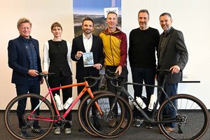 Freuen sich schon auf den Renntag (v.l.n.r.): Arno Arthofer, Ines Lamprecht, Johannes Moser, Andreas Mühlbacher, Norbert Unterköfler, Gunter Brandstätter. Foto: Josef Bodner