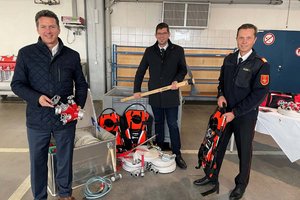 LR Fellner, LR Gruber, LFK Robin: Klimawandel bringt immer mehr Waldbrandeinsätze mit sich. Foto: Büro LR Fellner