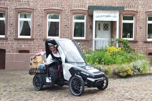 Station in Klagenfurt: Mit Vollkabinen-Fahrrad 5.000 Kilometer durch Europa. Foto: KK