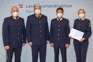 Generalmajor Wolfgang Rauchegger, Obstlt. Markus Fheodoroff, Kontrollinspektor Harald Wiedermann und Landespolizeidirektorin Mag. Dr. Michaela Kohlweiß. Foto: Polizei Kärnten