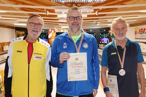 Herren Senioren Ü-60, von links: Oberschiedsrichter Norbert Leitner, Werner Rössler und Kurt Lobnig; Landesmeister Christian Wieltschnig fehlte entschuldigt