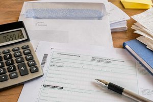 Foto: Symbolbild – Schreiben vom Finanzamt sollten fristgerecht beantwortet werden, um finanzielle Nachteile zu vermeiden.