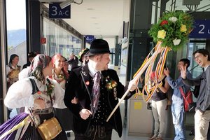Mit der ÖBB bequem zum Villacher Kirchtag. Foto: OEBB/Limpl