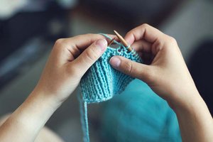 Stricken gegen die Kälte - ein Sozialprojekt in 5 Klagenfurter Kirchen