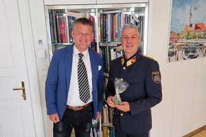 Bürgermeister Christian Scheider und Stadtpolizeikommandant Oberst Hans-Peter Mailänder setzen gut funktionierende Zusammenarbeit zwischen Stadt und Polizei fort. Foto: Büro Bürgermeister Scheider