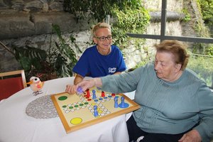 Menschen im Alter wollen gut betreut werden. Foto: Caritas