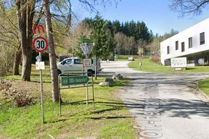 Stellungnahme des SOS-Kinderdorf Moosburg zu Gewalt an Kindern. Foto: Google Street View
