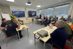 Der Einsatzstab der Feuerwehr unter der Leitung von Branddirektor-Stv. Wolfgang Germ. Foto: Berufsfeuerwehr Klagenfurt / Germ