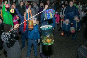 Am 11. November: Martinsfeier mit Laternenumzug zur Kirche St. Martin. Foto: Kulmer