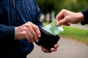 80-Jährigem in Klagenfurter Innenstadt Geld aus Brieftasche gestohlen. Foto: Symbolbild