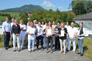 Pflege-Ausbildung geschafft! 22 neue PflegeassistentInnen im Krankenhaus St. Veit/Glan. Foto: Barmherzige Brüder