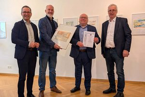 Kulturstadtrat Franz Petritz, Kulturabteilungsleiter Alexander Gerdanovits und Musilmuseumsleiter Heimo Strempfl begrüßten den holländischen Künstler Frank Ritmeester im Musilmuseum. Foto: Büro StR Petritz