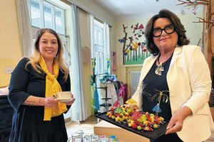 Sarah Haimburger, Leiterin der KinderStadt Klagenfurt, und Elisabeth Scheucher-Pichler, Präsidentin des Hilfswerk Kärnten (von links). Foto: Hilfswerk Kärnten