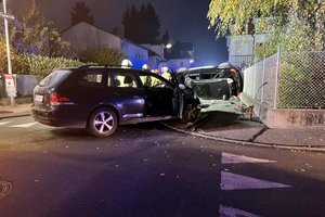 52-jährige Frau überschlug sich mit Auto nach Kollission in der Friedelstraße. Foto: FF Hauptwache Klagenfurt
