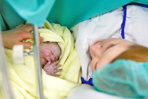 Kaiserschnitt: Der Eingriff gilt als sichere Art, ein Kind auf die Welt zu holen. Foto: Depositphotos.com/Autorromrodinka