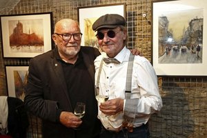 Stellt zum dritten Mal in der Gewölbegalerie aus und lädt zur Vernissage: „Aristos“ Gerhard Plaschke mit Künstlerfreund und Musiker Igor Oresic. Foto: Eggenberger