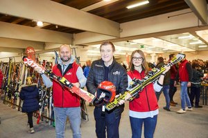 Präsident Günther Goach (mitte) mit dem Team der AK Sportbörsen. Foto: Johannes Puch