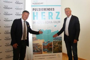 Bürgermeister Christian Scheider und Vizebürgermeister Prof. Mag. Alois Dolinar vertiefen Klagenfurts Netzwerke im Alpen-Adria-Raum. Foto: StadtKommunikation/Spatzek