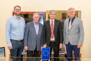 Marc Germeshausen, MSc BA KHS (Direktor Europahaus), Dr. Christof Zernatto (Präsident Europahaus), Mag. Johann Picej (Alpen-Adria Steuerberatung), Europareferent Vizebürgermeister Prof. Mag. Alois Dolinar. Foto: StadtKommunikation/Wiedergut