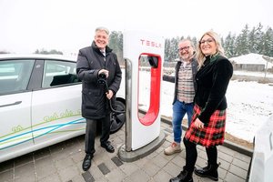 Zweitgrößte Tesla-Ladestation Österreichs in Völkermarkt eröffnet. Foto: LPD Kärnten 