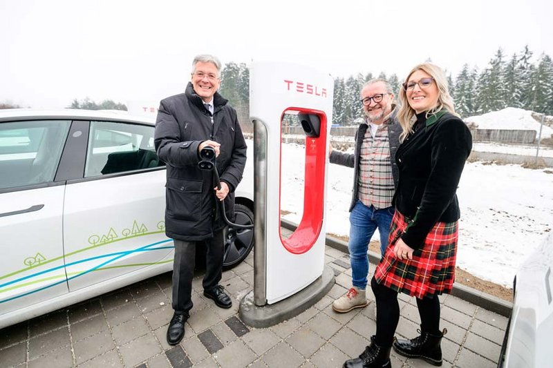 Zweitgrößte Tesla-Ladestation Österreichs in Völkermarkt eröffnet