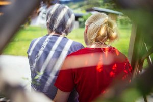 Ehrenamtliche Alltagsbegleiter schenken einsamen Menschen Zeit. Foto: Caritas/Daniel Gollner