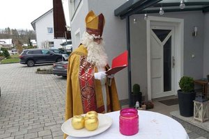 Charly M. unterwegs als als Nikolaus für die gute Sache. Foto: zVg