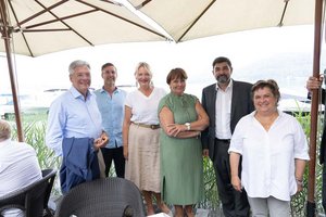 LH Peter Kaiser, Maximilian Hesse, Daniela Stein, Herta Stockbauer, Ferdinand J. Lanker und Konstanze Röhrs. Foto: LPD/Just 