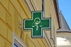 Gestohlen: Auto mit laufendem Motor vor Apotheke abgestellt