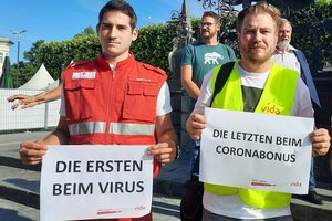 Das Foto zeigt die Protestaktion der Rettungsdienste am Neuen Platz im Juli 2021. Foto: Mein Klagenfurt