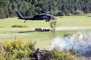 Luftlandegrundausbildung und Flugretterfortbildung in Kärnten. Foto: Christian Debelak/Bundesheer