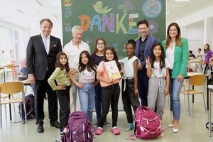 Gleiche Bildungschancen für alle Kinder: Die Privatstiftung Kärntner Sparkasse unterstützt die Schulstarthilfe der Caritas. Foto: Dietmar Wajand