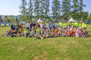 Auftakt für „funtastische“ Ferien am Schulsportplatz der MS 12 in St. Ruprecht. Vertreter der Klagenfurter Stadtregierung und des Landes Kärnten waren bei der Eröffnung mit dabei. Foto: SK / Hude