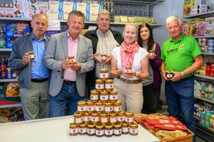 Bienenzuchtverein Klagenfurt spendet Honig an den Sozialmarkt. Foto: SK/Hude Bienenzuchtverein Klagenfurt spendet Honig an den Sozialmarkt. Foto: SK/Hude