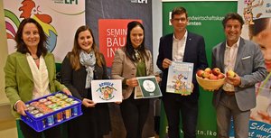 Bildungsdirektorin Mag. Isabella Penz, LK-Projektleiterin Anna Schlatte, LK-Vizepräsidentin Astrid Brunner, LR Martin Gruber, LAbg. Stefan Sandrieser (v.l.). Foto: LK Kärnten