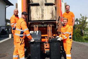 Stadträtin auf Tour mit Müllarbeitern. Foto: StadtKommunikation/Hannes Krainz